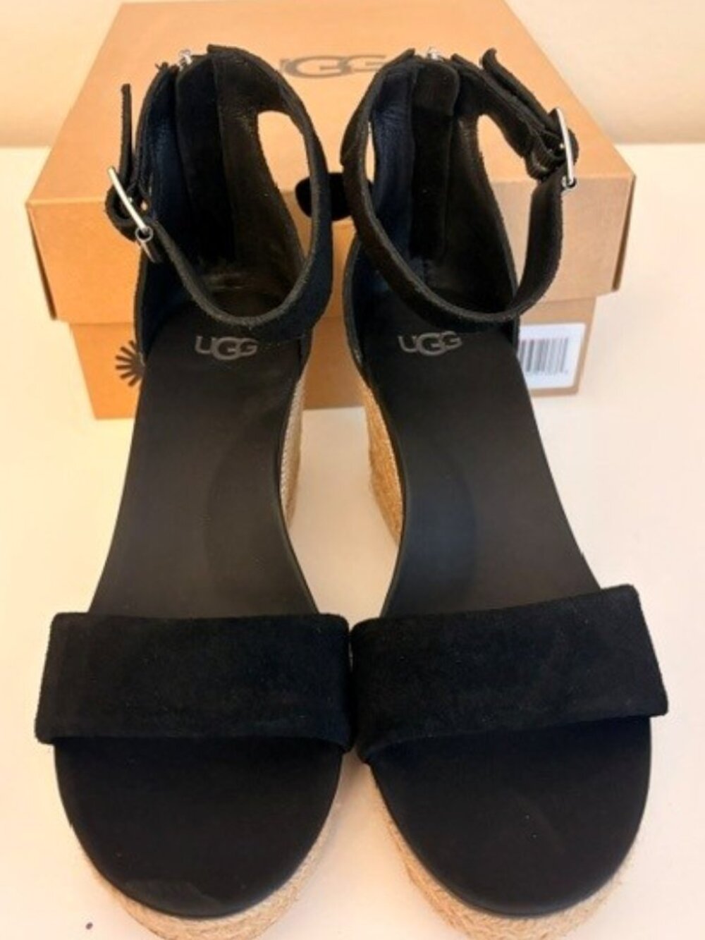 Condition: New, never worn. Original UGG box included.